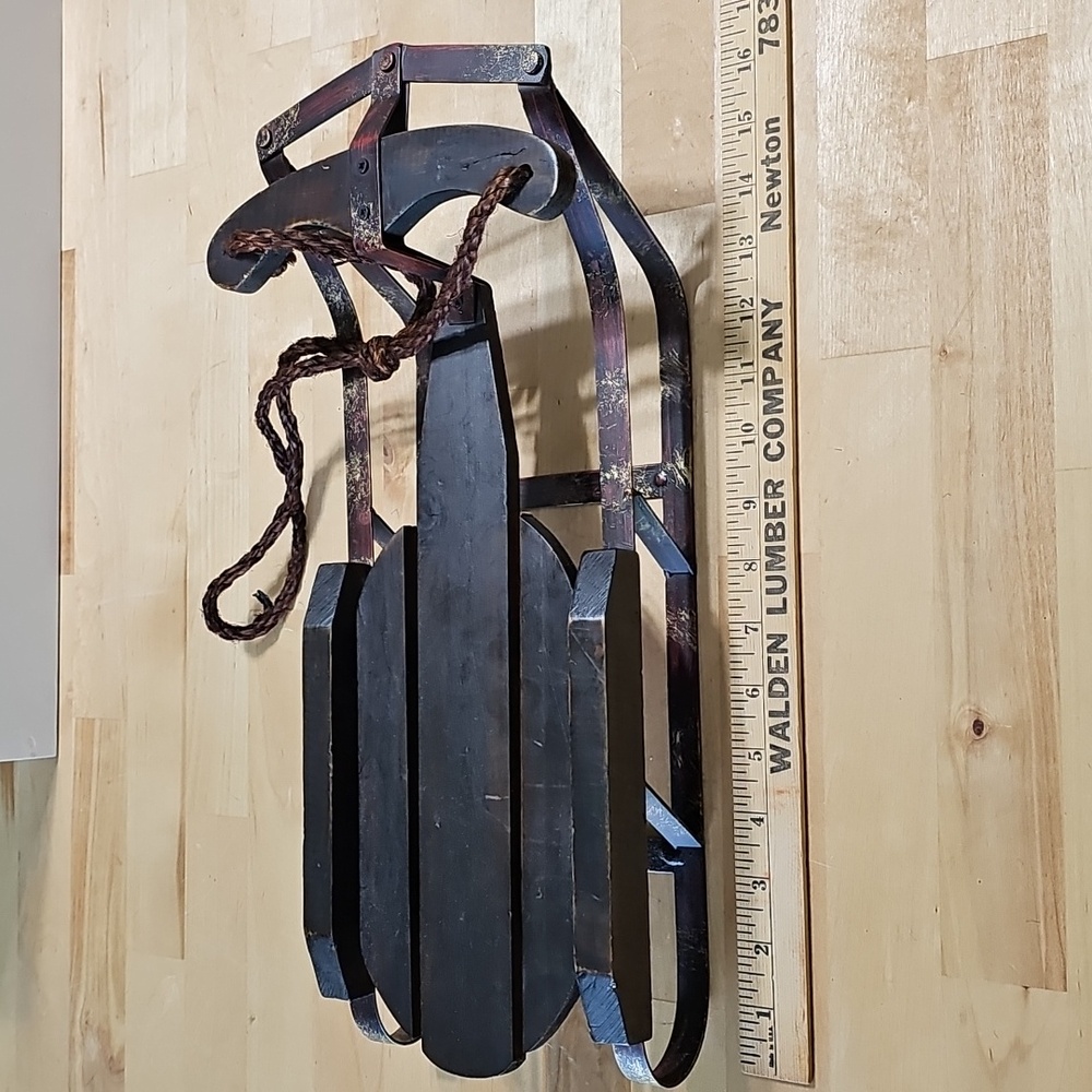 🛷 Vintage Style Wooden & Metal Holiday Sled Decor - Picture 7 of 9